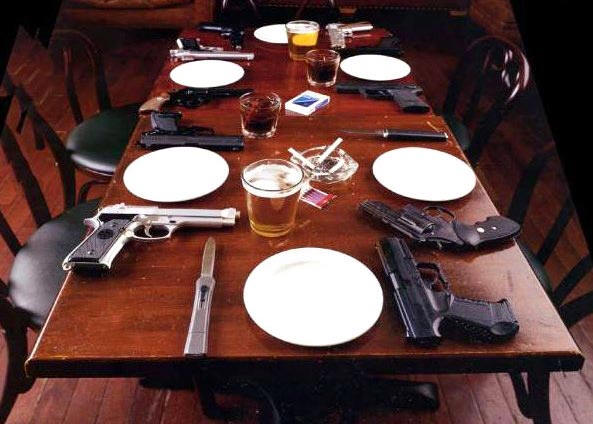 Jud.1:12 Dezen zijn vlekken in uw liefdemaaltijden, en als zij met u ter maaltijd zijn